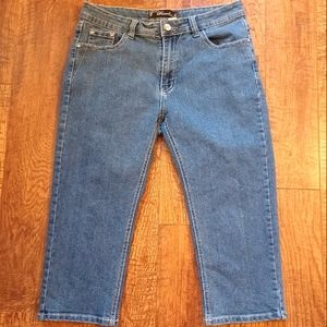 Daniel Rhinestone and Embroidery Accent Capri Blue Jeans Women's Sz 15-16